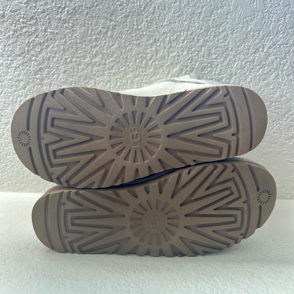 Ugg Classic Mini Boot - Picture 3 of 6